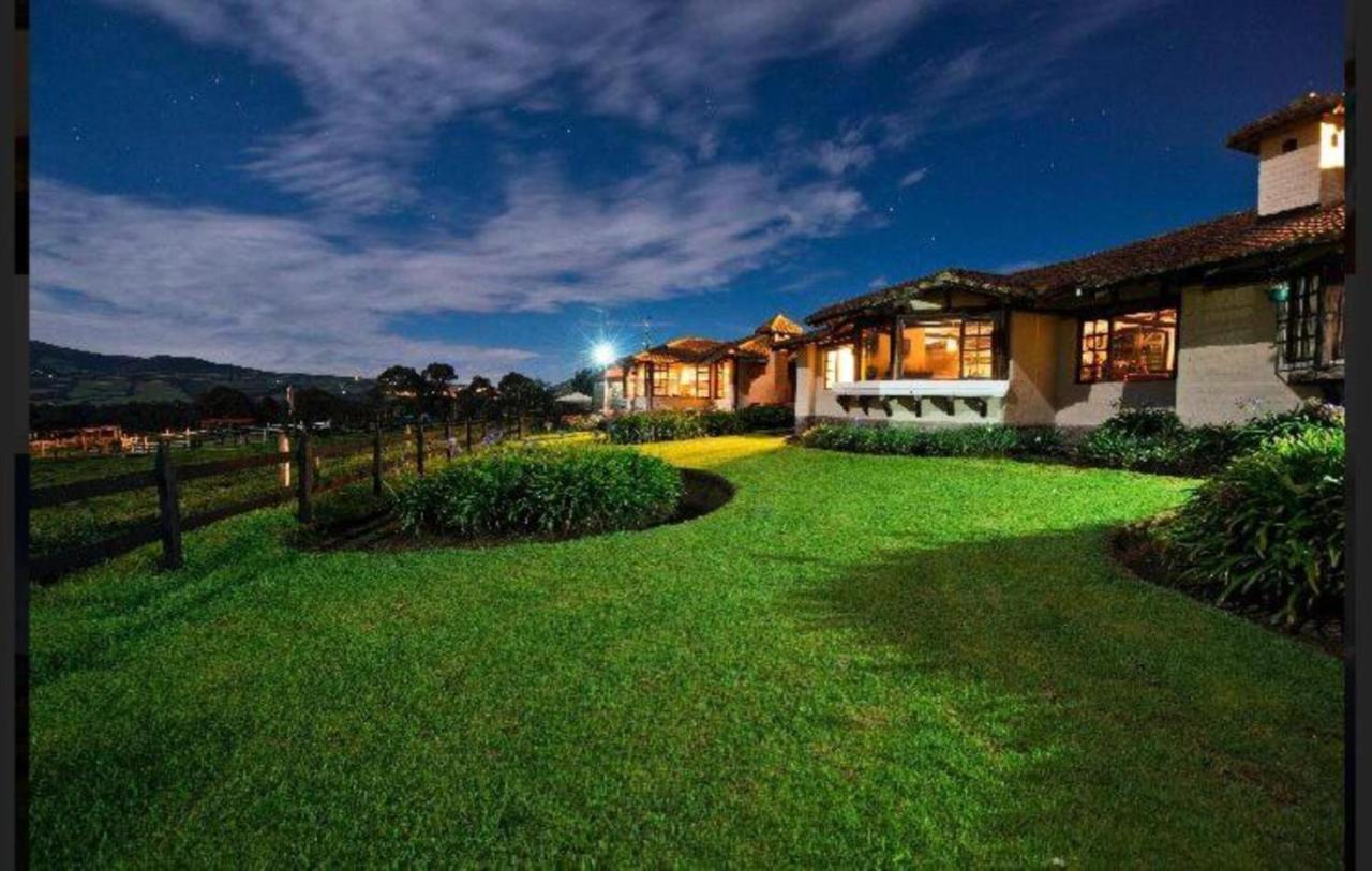 Villa Hacienda El Rejo Machachi Esterno foto